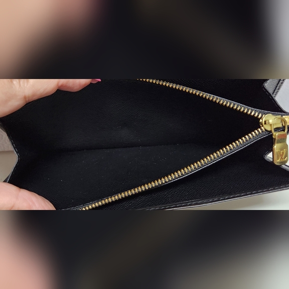 LOUIS VUITTON LV EPI Leather Wallet in Black SR0063 - Picture 8 of 11
